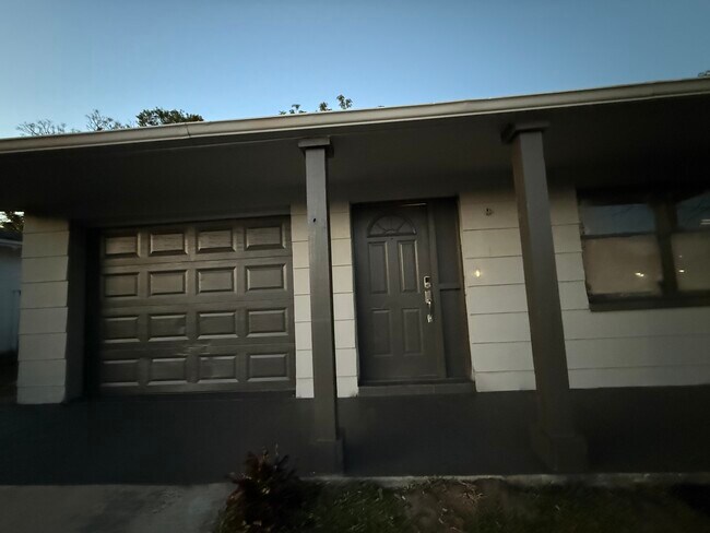 Building Photo - 6115 7th Ave