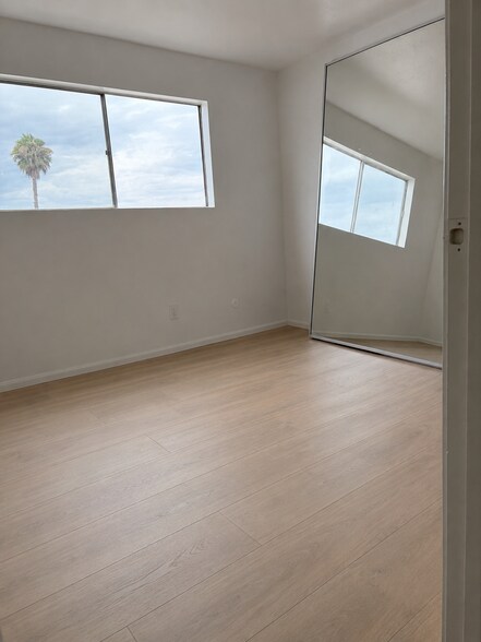 Building Photo - 1240 N Broadway
