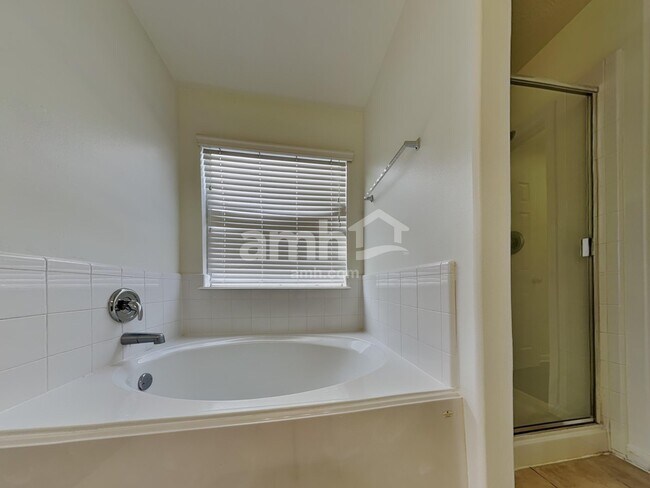 Building Photo - 10926 Windfern Lakes St