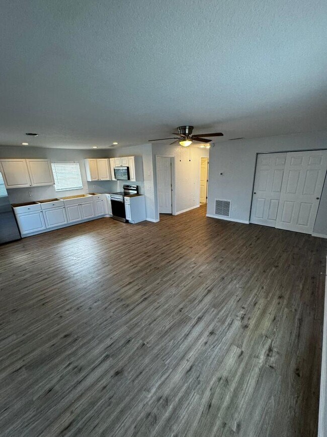 Building Photo - 1193 Hibiscus Dr
