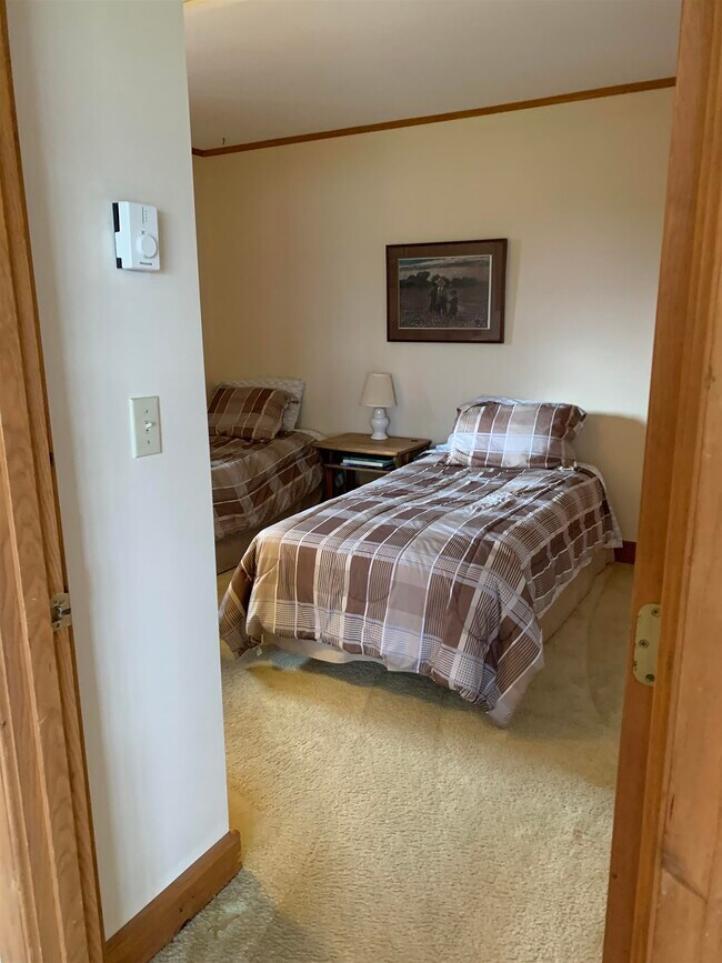 Building Photo - 383 Holbrook Bay Cmns