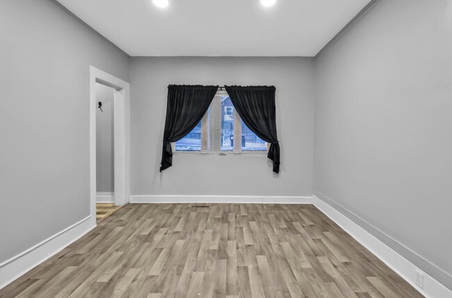 Building Photo - 1911 S 14th St