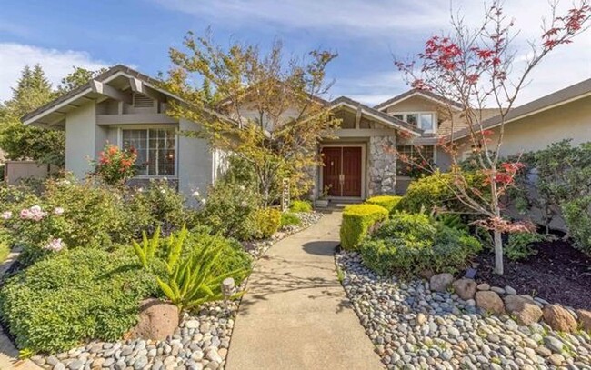 Building Photo - Livermore South Very Private 4 bedroom/3 b...