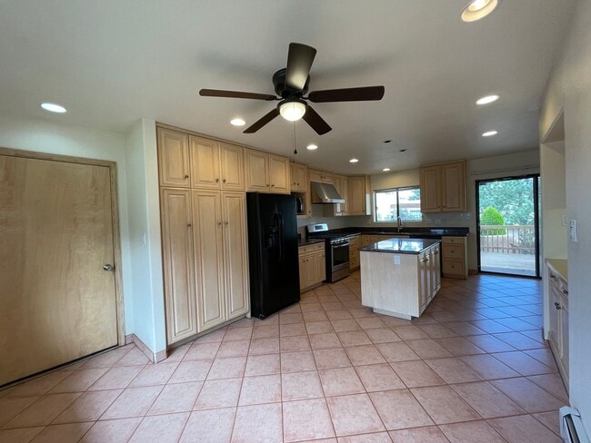 Building Photo - 2134 Candelero St