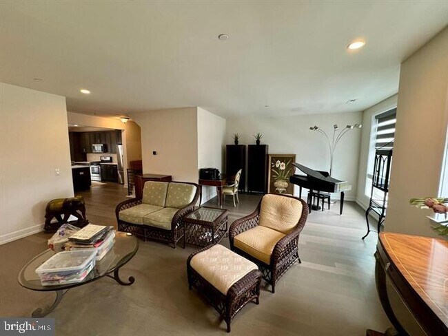 Building Photo - 906 Lakeview Ct