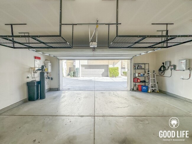 Building Photo - SD: Modern 3BD/3.5BA Townhome in Otay Ranch with Bonus Room, Private Patio & Whole-Home Water Sof...