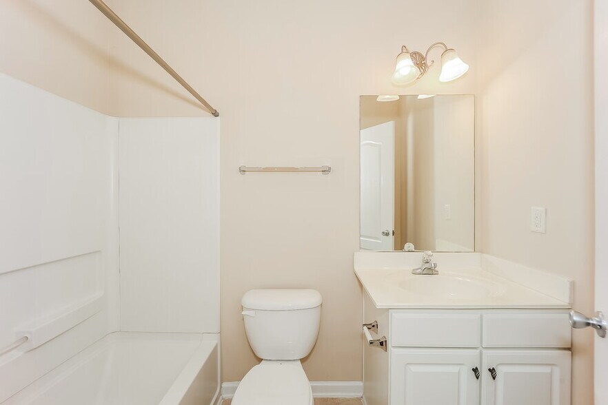 Building Photo - 605 Needle Rush Cir