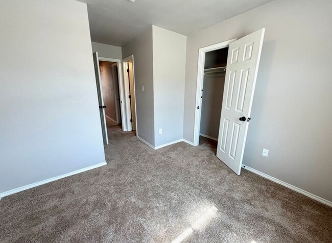 Building Photo - Corner Unit Townhome with 3 Bedrooms, Garage & Private Yard