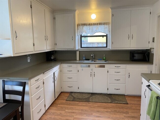 Building Photo - 2404 S Eunice St