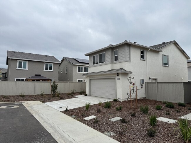 Building Photo - 3 Bed 2.5 Ba 2 Car Garage in Roseville!
