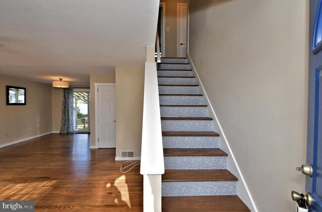 Building Photo - 660 Osborne Ave