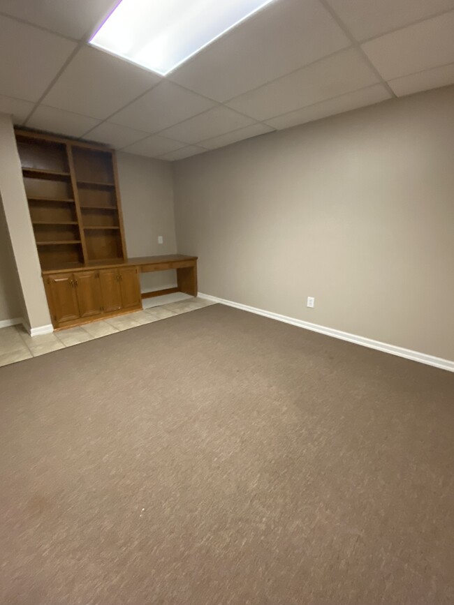 Bonus Room with Built-in Book Shelves - 3254 S Puckett Rd