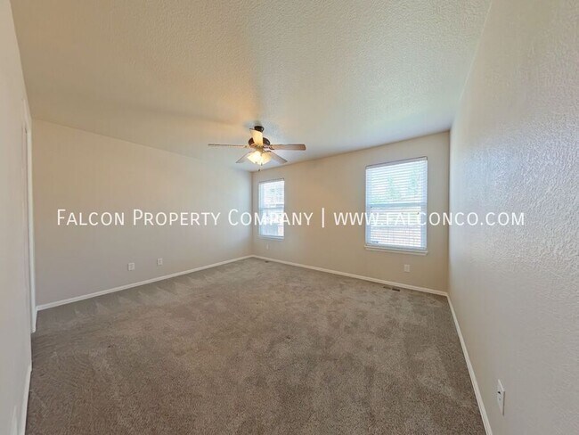 Building Photo - 6070 San Mateo Dr