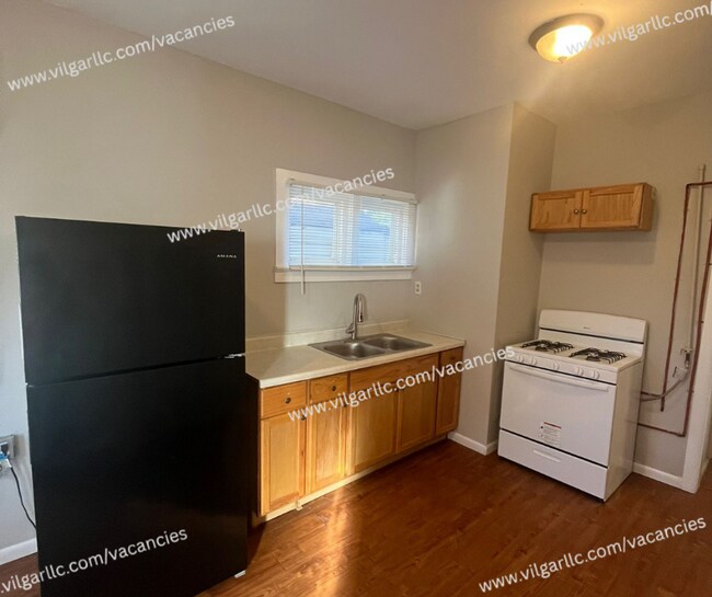 Building Photo - 133 N Lindberg St