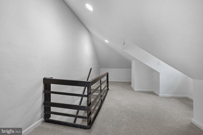 Building Photo - 34 E Hendrickson Ave