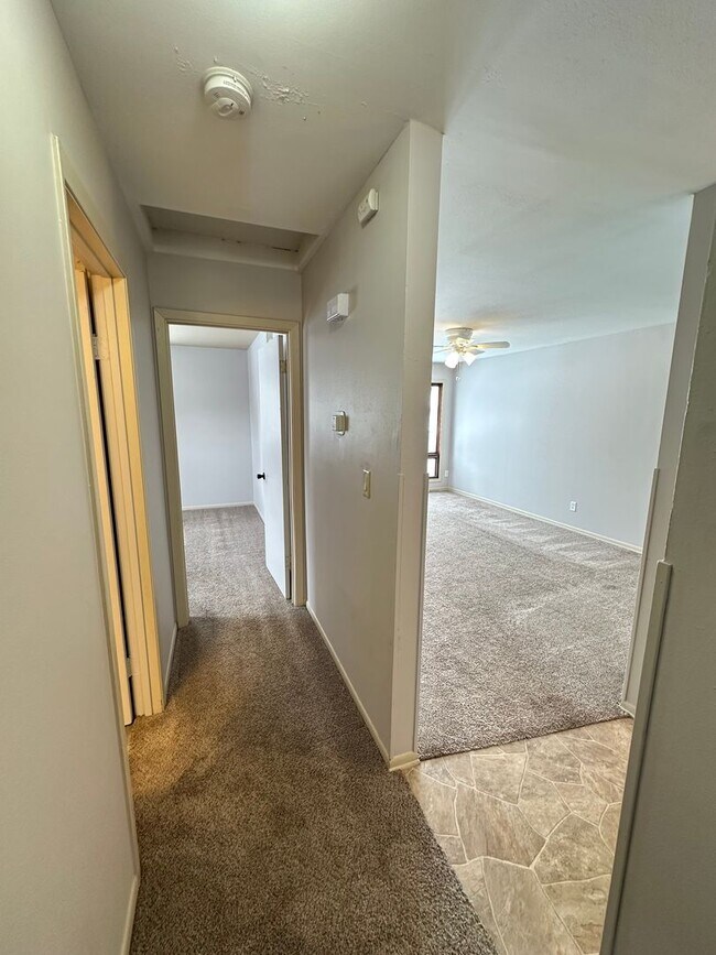 Building Photo - 1837-1837 Post Rd