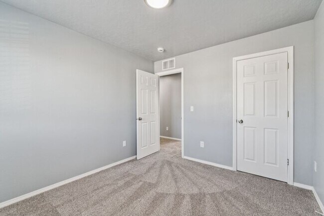 Building Photo - 1367 Placerville Ct