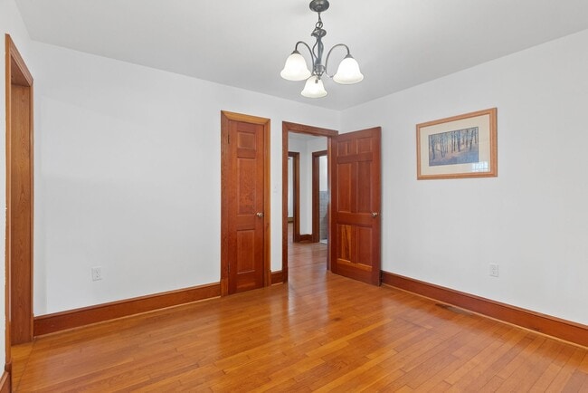 Building Photo - Brick 2-Bedroom Home Close to Farmville an...