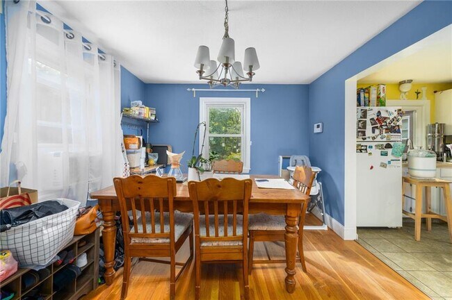 Building Photo - 61 School St