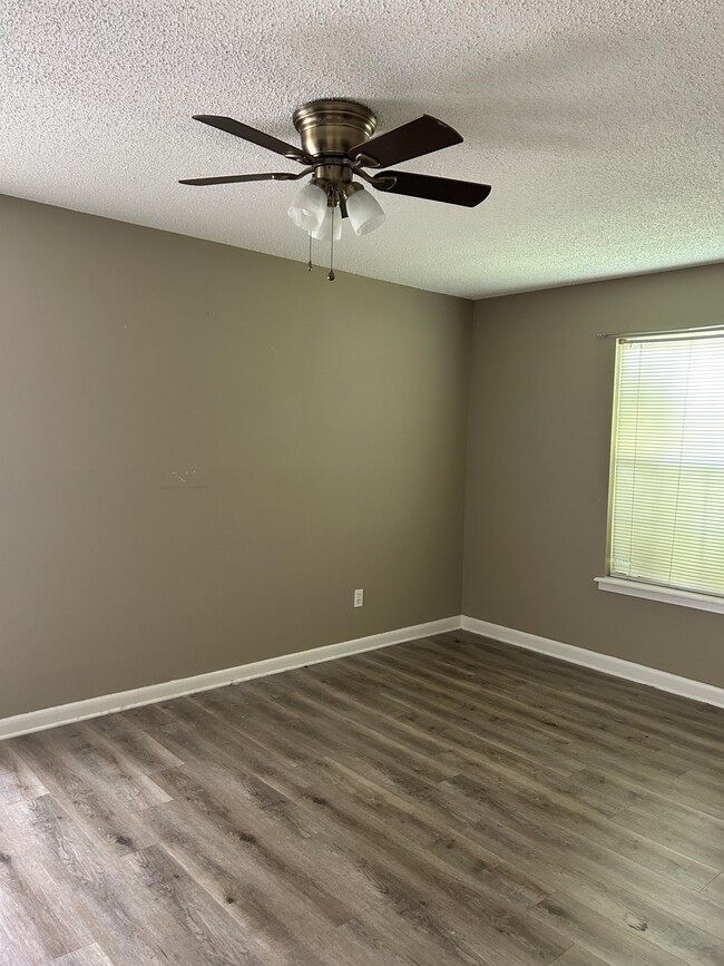 Building Photo - 541 Melton Dr