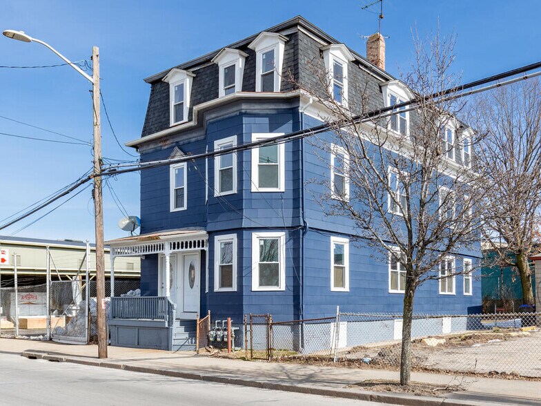 Building Photo - 35 Valley St