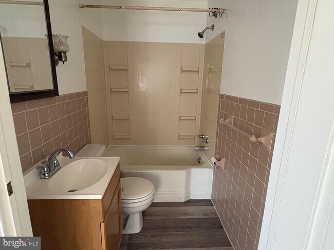 Building Photo - 50 E North St