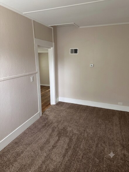 Building Photo - 157 Telyea St