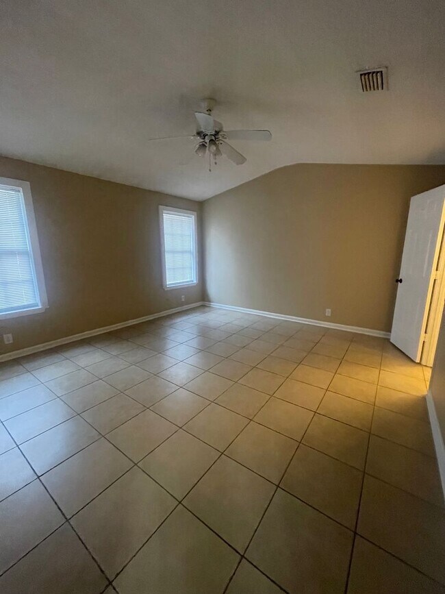 Building Photo - 164 Leeswood Cir