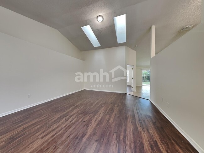 Building Photo - 555 Whiskey Creek Ct