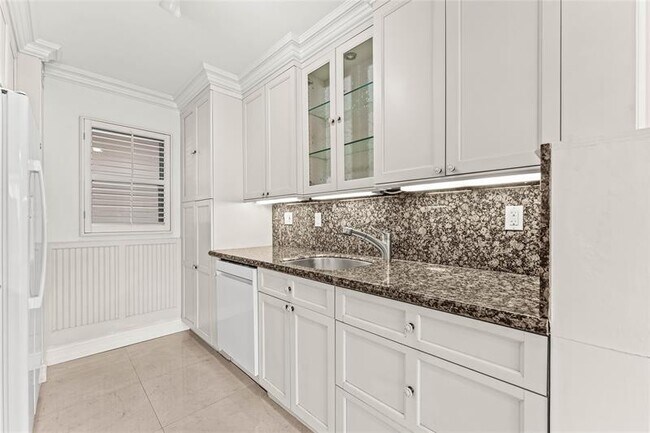 Building Photo - 750 NE Spanish River Blvd