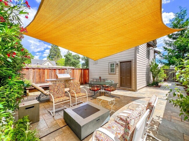 Building Photo - Beautiful Single-Level Home Located in the...