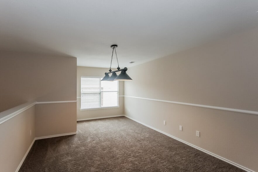 Building Photo - 629 Gibson St