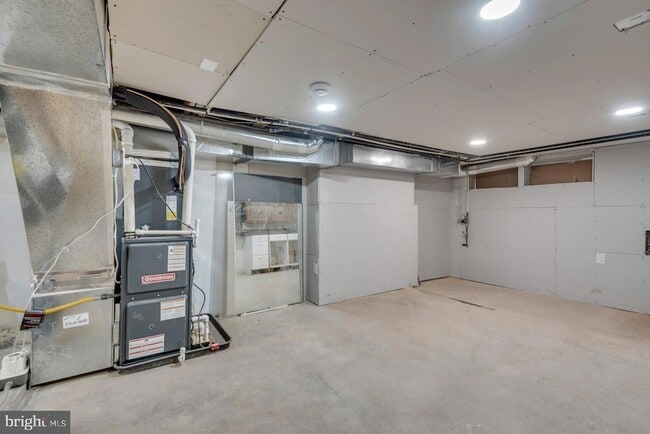 Building Photo - 1007 E Preston St