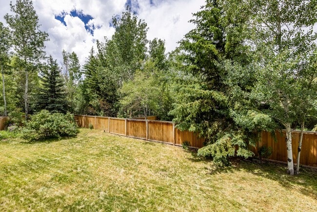 Building Photo - Tranquil Park Meadows Escape with Large Pr...