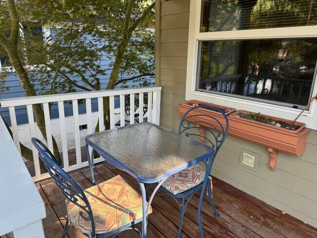 Building Photo - Beach House, Fully Furnished, Short Term J...