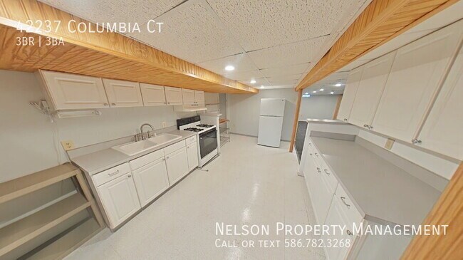 Building Photo - 42237 Columbia Ct