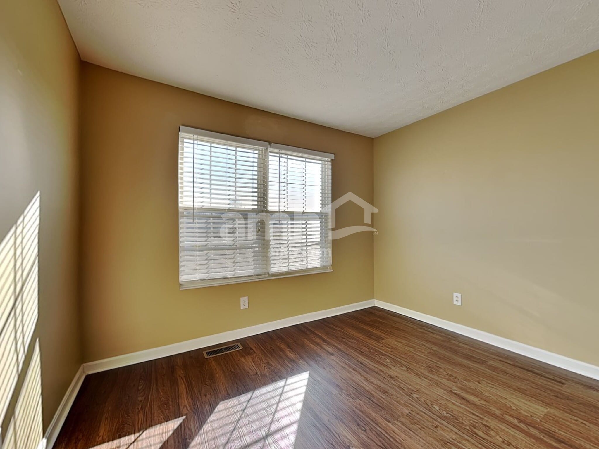 Building Photo - 71 Meadowcrest Dr