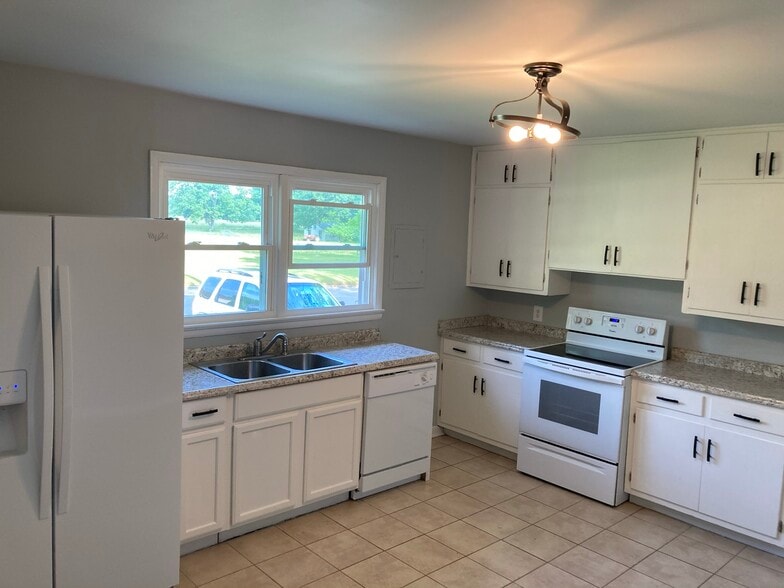 Building Photo - 1201 Avenue C SE