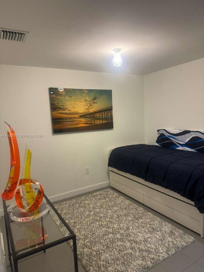 Building Photo - 1600 NE 1st Ave