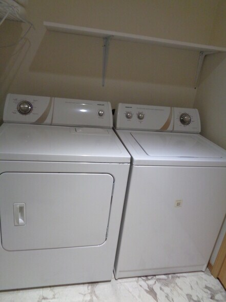 Full-Size Washer & Dryer on Main Floor - 17612 SW Bany Rd