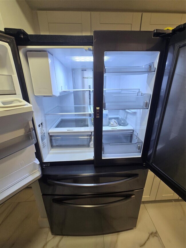 Building Photo - 733 SE 1st Way