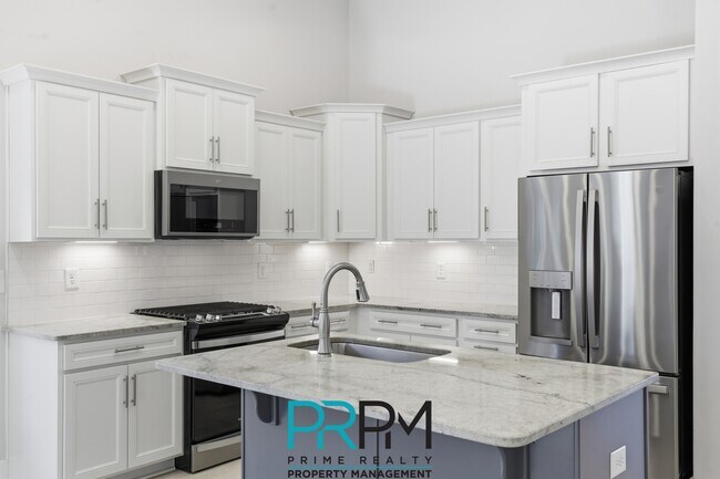 Building Photo - 2 Thornfield Dr