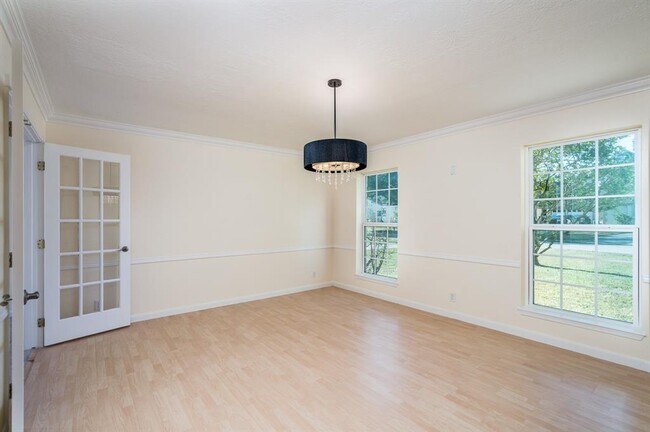 Building Photo - 14930 Walters Rd