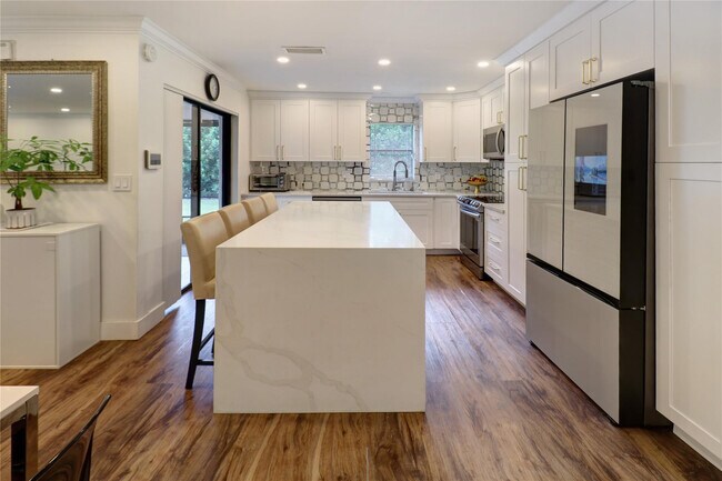 Building Photo - 9390 SW 61st Way