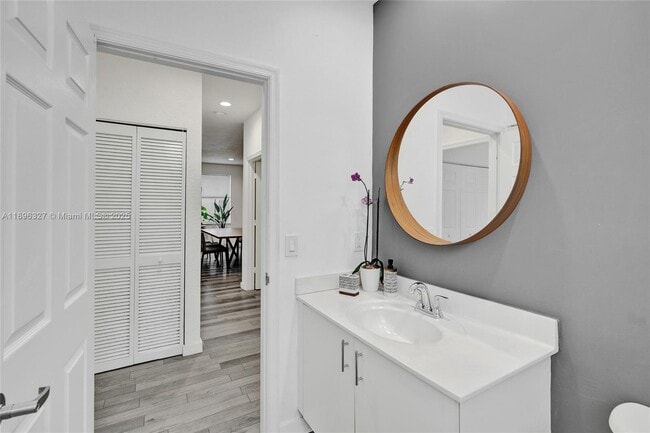 Building Photo - 1725 Winterberry Ln