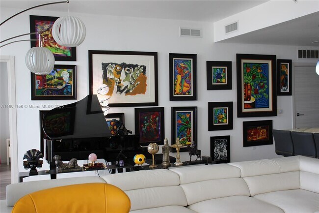 Building Photo - 801 S Miami Ave