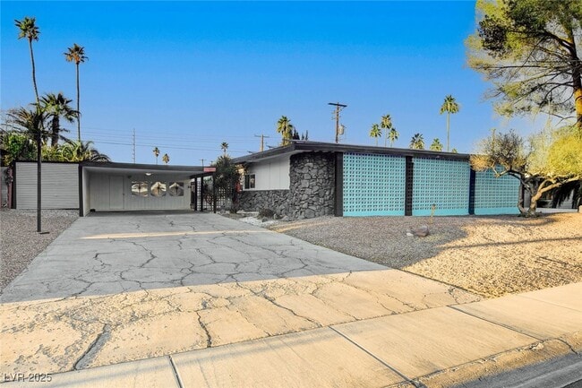 Building Photo - 1558 Aztec Way