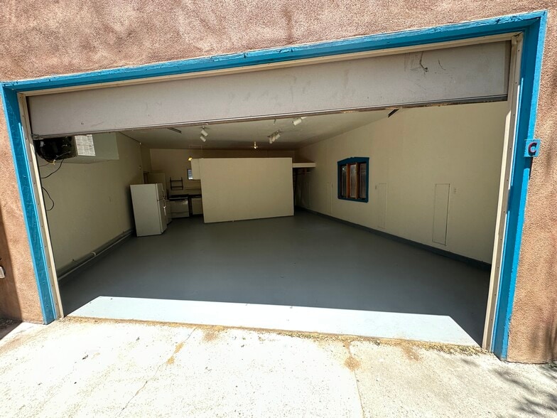 Building Photo - 409 La Joya Rd