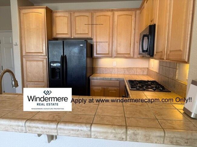 Building Photo - Gorgeous Turn Key Corner Condo In The Heart Of Natomas!