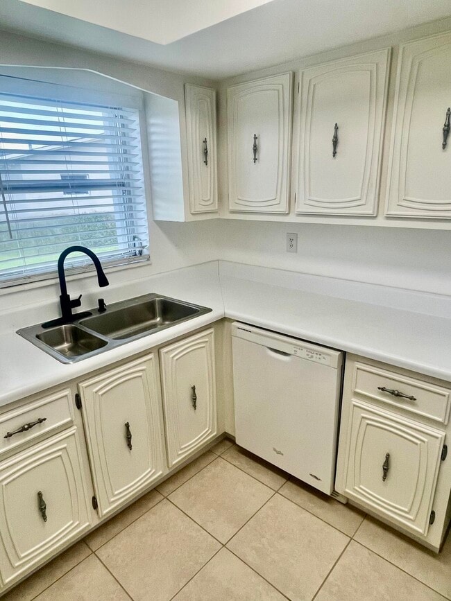 Building Photo - 2521 Emory Dr W